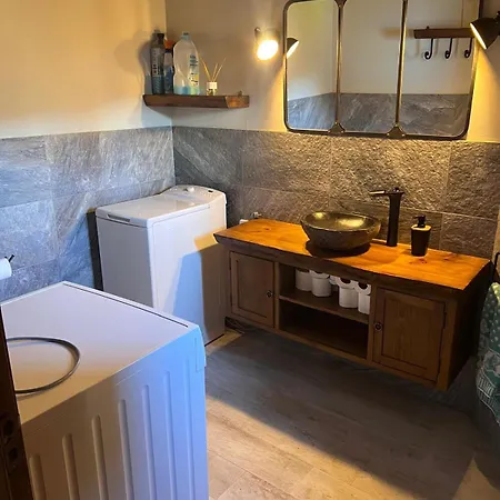 La Furaca En Aldea Cerca Infiesto بيت للعطل